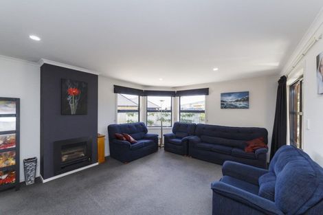 Photo of property in 99a Schnell Drive, Kelvin Grove, Palmerston North, 4414