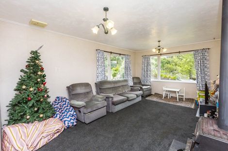 Photo of property in 39 Vista Crescent, Maoribank, Upper Hutt, 5018