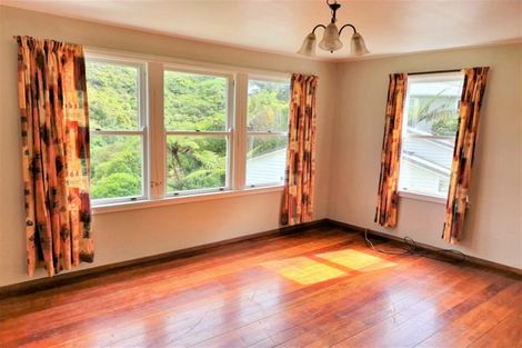 Photo of property in 21 Montgomery Avenue, Karori, Wellington, 6012