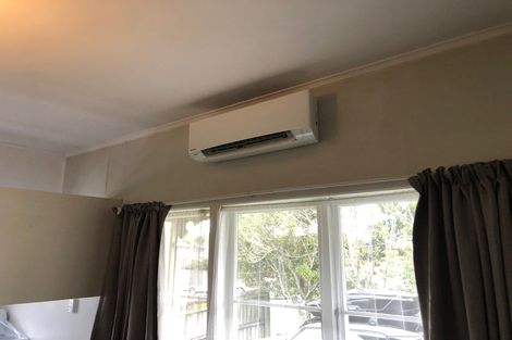 Photo of property in 51 Onewa Road, Northcote, Auckland, 0627