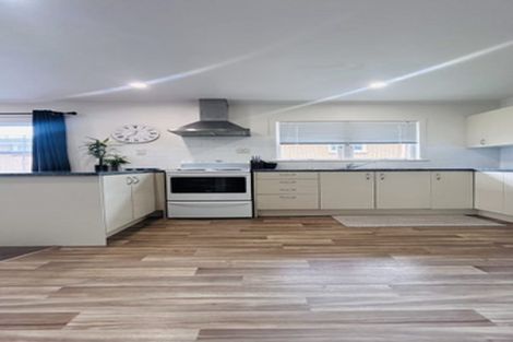 Photo of property in 70 Rosehill Drive, Rosehill, Papakura, 2113