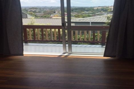 Photo of property in 2 Kingussie Place, Highland Park, Auckland, 2010