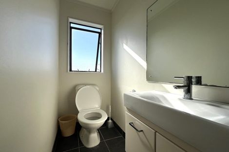 Photo of property in 8 Fillbridge Way, Karori, Wellington, 6012