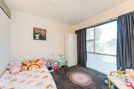 Photo of property in 6 Pukatea Place, Milson, Palmerston North, 4414