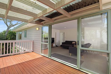 Photo of property in 2/23 Ludlow Terrace, Totara Vale, Auckland, 0627