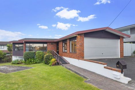 Photo of property in 1/2 Kowhai Road, Campbells Bay, Auckland, 0630