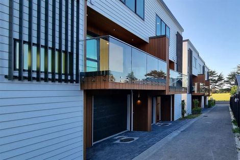 Photo of property in 28d Walker Road, Point Chevalier, Auckland, 1022