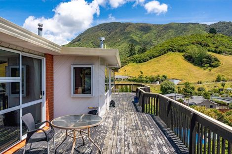 Photo of property in 14 Cornwall Street, Picton, 7220