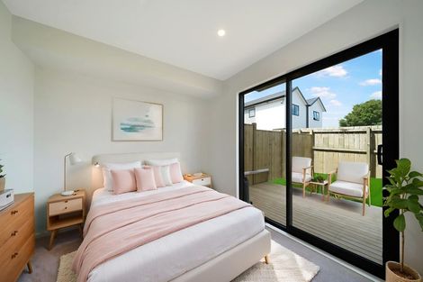 Photo of property in 1/107 Hobsonville Road, West Harbour, Auckland, 0618