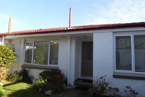 Photo of property in 2/12 Duchess Place, Maupuia, Wellington, 6022