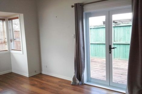 Photo of property in 15 Wallath Road, Westown, New Plymouth, 4310