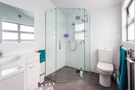 Photo of property in 100 Riverview Road, Whangamata, 3620