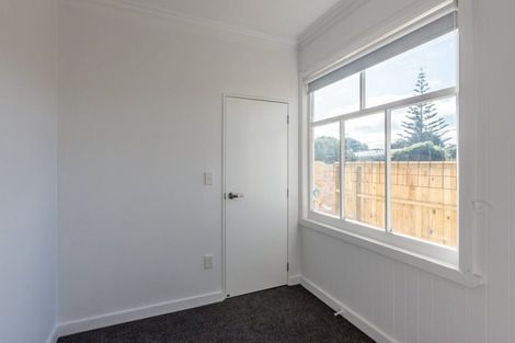 Photo of property in 10-10a Waimea Road, Waikanae Beach, Waikanae, 5036