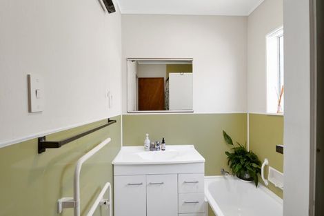 Photo of property in 33c Carrington Street, New Plymouth, 4310