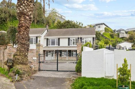 Photo of property in 2 Queensway, Three Kings, Auckland, 1024