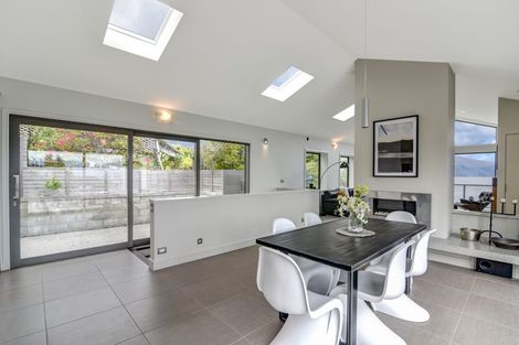 Photo of property in 62 Cedar Drive, Kelvin Heights, Queenstown, 9300