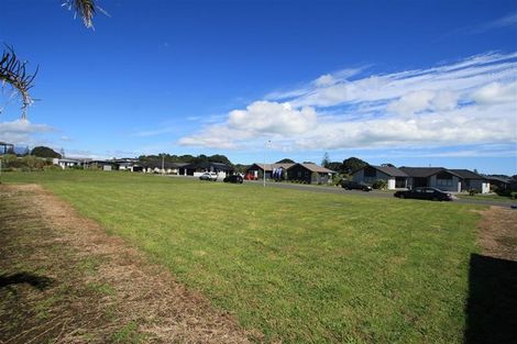 Photo of property in 52 Links Drive, Waiwhakaiho, New Plymouth, 4312