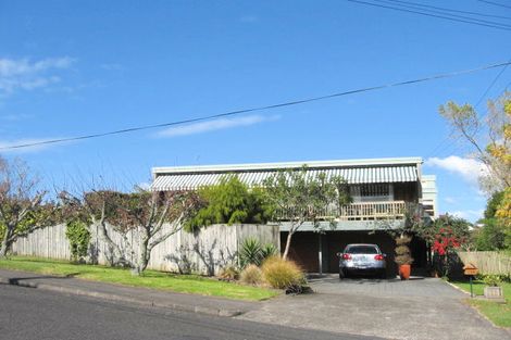 Photo of property in 218 Bleakhouse Road, Mellons Bay, Auckland, 2014