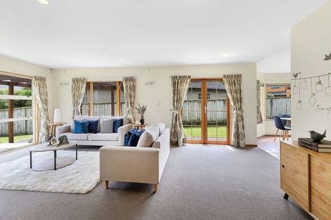 Photo of property in 16 Kilkelly Close, Tawa, Wellington, 5028