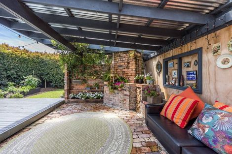 Photo of property in 8 Craigbank Avenue, New Lynn, Auckland, 0600