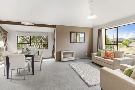 Photo of property in 18 Ordley Grove, Tawa, Wellington, 5028