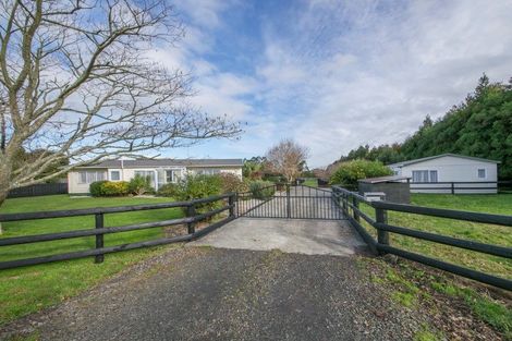 Photo of property in 102 Boord Crescent, Kumeu, 0891