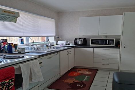 Photo of property in 14 Lanier Place, Glendene, Auckland, 0602