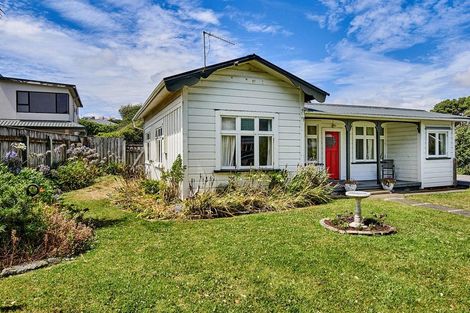 Photo of property in 10 Lambley Road, Titahi Bay, Porirua, 5022