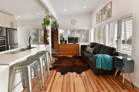 Photo of property in 1339 Whangaparaoa Road, Army Bay, Whangaparaoa, 0930