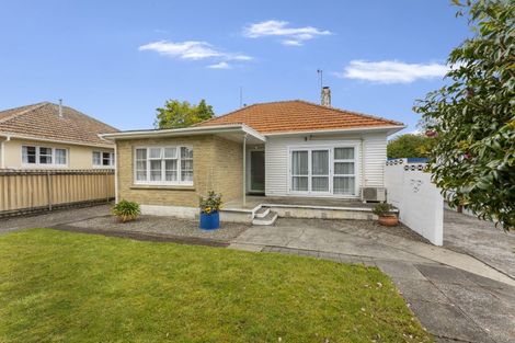 Photo of property in 510 Featherston Street, Roslyn, Palmerston North, 4414