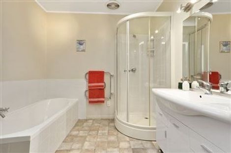 Photo of property in 49 View Road, Henderson, Auckland, 0612