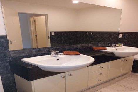 Photo of property in 1a/175 Hurstmere Road, Takapuna, Auckland, 0622