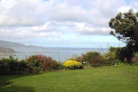 Photo of property in 15 Sutherland Crescent, Melrose, Wellington, 6023