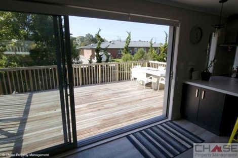 Photo of property in 16a Holiday Road, Stanmore Bay, Whangaparaoa, 0932