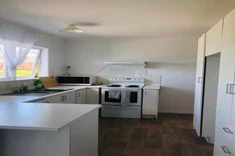 Photo of property in 73 Waimumu Road, Massey, Auckland, 0614