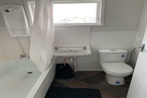 Photo of property in 2/6 Stanley Road, Glenfield, Auckland, 0629