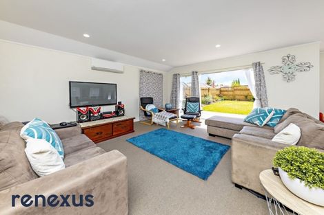 Photo of property in 8 Birchlea Rise, Goodwood Heights, Auckland, 2105