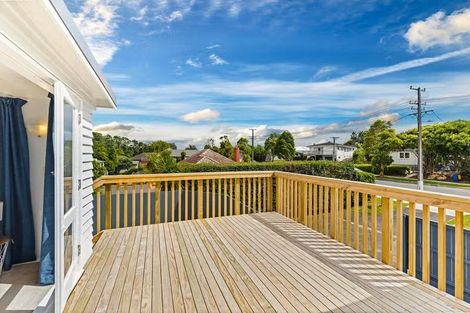 Photo of property in 11 Craigbank Avenue, New Lynn, Auckland, 0600