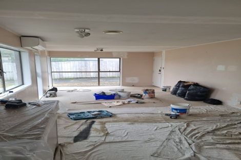 Photo of property in 1/76 Prince Regent Drive, Half Moon Bay, Auckland, 2012