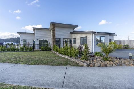 Photo of property in 15 Van Rixel Drive, Kumeu, 0810