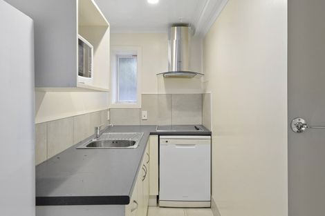 Photo of property in 8 Kowhai Terrace, Saint Martins, Christchurch, 8022