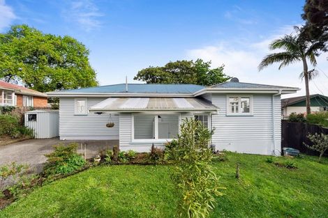 Photo of property in 2 Serwayne Place, Sunnyvale, Auckland, 0612