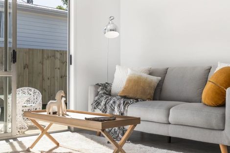 Photo of property in 2/12 Mona Vale, West Harbour, Auckland, 0618