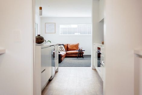 Photo of property in 10 Aarts Place, One Tree Point, 0118
