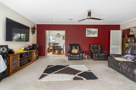 Photo of property in 12 Tanglewood Place, Cockle Bay, Auckland, 2014