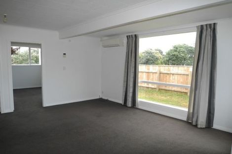 Photo of property in 17 Hemara Street, Waikanae Beach, Waikanae, 5036