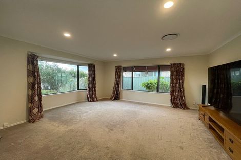 Photo of property in 16 Middlefield Drive, East Tamaki Heights, Auckland, 2016