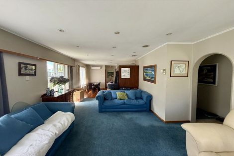 Photo of property in 16 Archbold Street, Newlands, Wellington, 6037