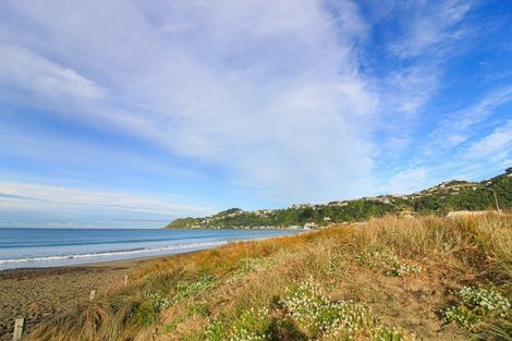 Photo of property in 4/30 Lyall Parade, Lyall Bay, Wellington, 6022