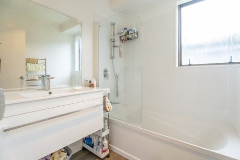 Photo of property in 17 Trinidad Crescent, Grenada Village, Wellington, 6037